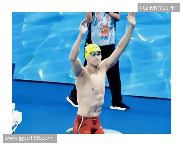 孙杨在泳池中展翅高飞展现中国雄鹰的拼搏精神与荣耀之路 孙杨在泳池中展翅高飞展现中国雄鹰的拼搏精神与荣耀之路