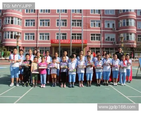 滑坡路小学的足球明星如何在逆境中崛起成就梦想与荣耀